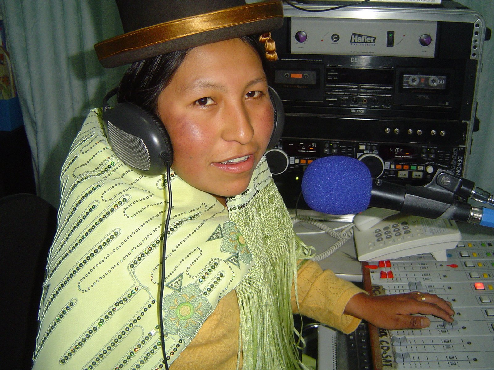 Mujeres en la radio